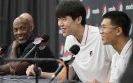 芒果体育app下载-杨毅：如果能给杨瀚森在NBA挑教练，我希望是比卢普斯没出事